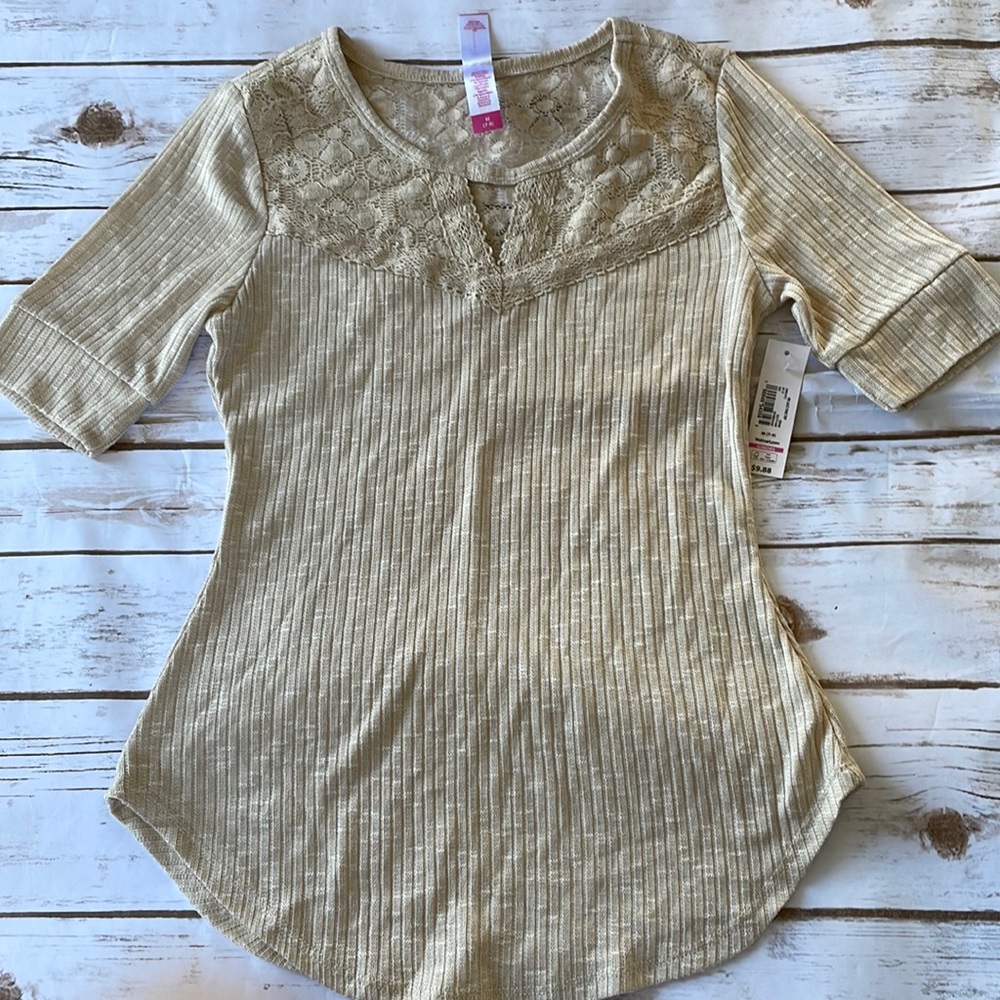 Women or juniors top crème color lace on front with cutout . New never worn